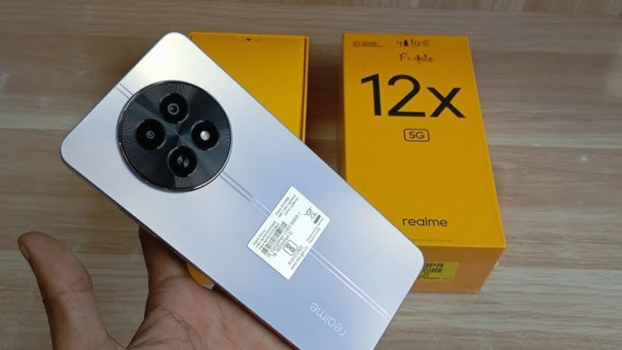 50MP कैमरा और धाकड़ बैटरी के साथ बेरोजगारों के बजट में आया Realme का शानदार स्मार्टफोन, देखे कीमत