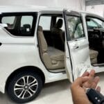 अट्रैक्टिव लुक में सबका मनमोह रही Maruti की धांसू कार, आधुनिक फीचर्स से Innova की बजाएंगी बैंड