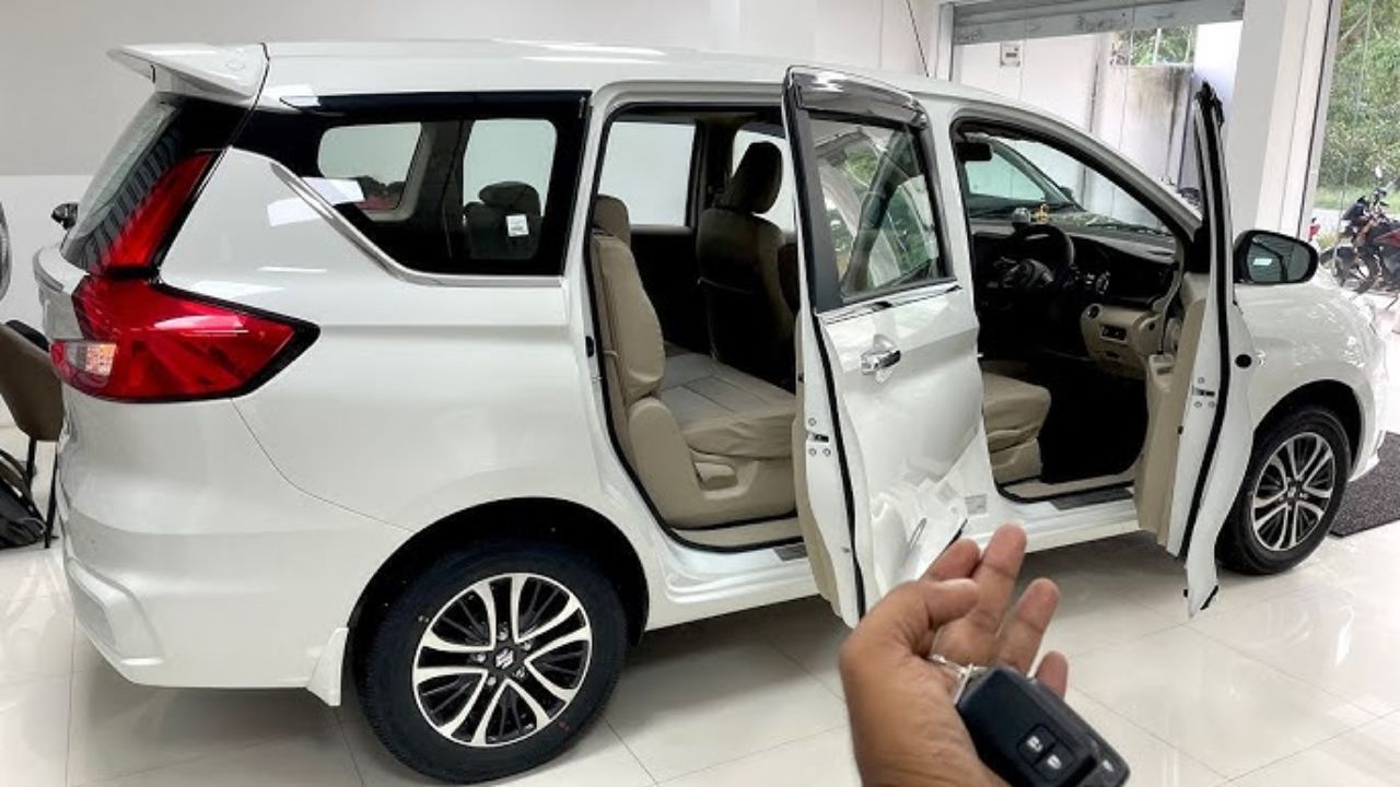 अट्रैक्टिव लुक में सबका मनमोह रही Maruti की धांसू कार, आधुनिक फीचर्स से Innova की बजाएंगी बैंड